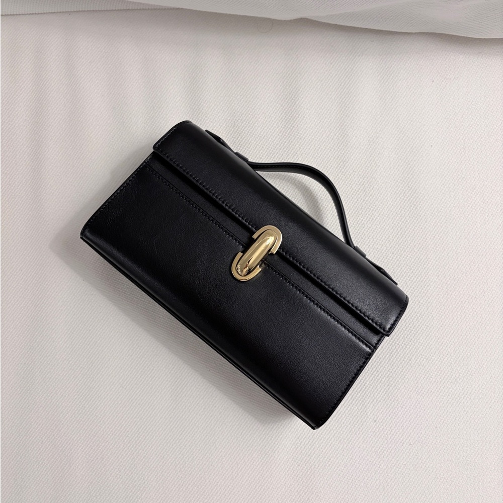 Savette Symmetry Pochette in Black Leather
